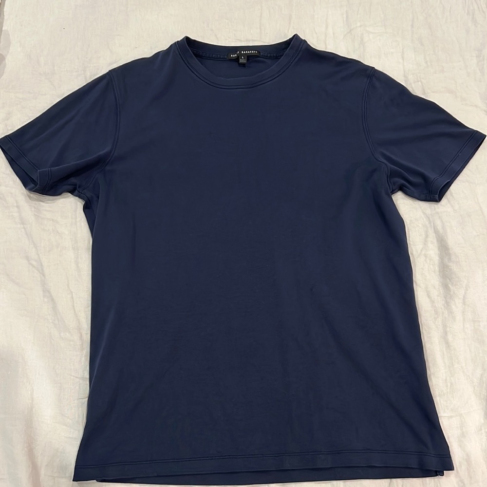 The Barakett Tee in size L and Navy color